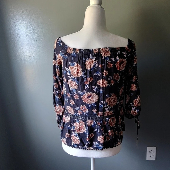 *NWOT* American Eagle Off Shoulder Floral Top - Picture 4 of 4